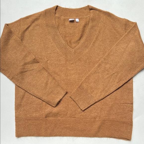 Gap women’s deep v neck Tan shimmer Sweater large - Picture 1 of 7